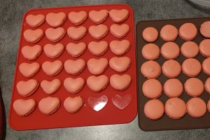 Desert macarons cu ganache de zmeura