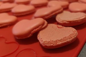 Desert macarons cu ganache de zmeura