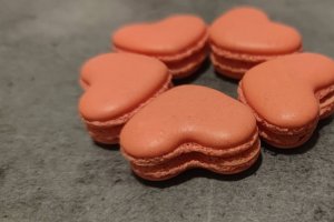 Desert macarons cu ganache de zmeura