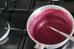 Desert macarons cu ganache de zmeura
