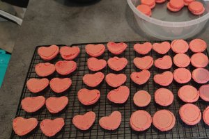 Desert macarons cu ganache de zmeura