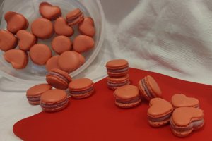 Desert macarons cu ganache de zmeura