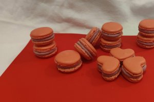 Desert macarons cu ganache de zmeura