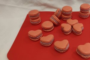 Desert macarons cu ganache de zmeura