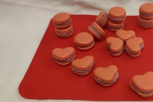 Desert macarons cu ganache de zmeura