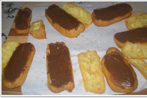Eclere cu ciocolata si cafea