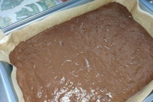 Desert negresa de post cu gem