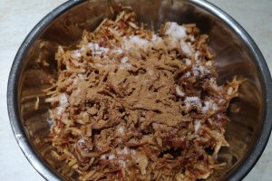 Desert prajitura cu mere si aluat razuit