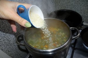 Ciorba cu costite si perisoare
