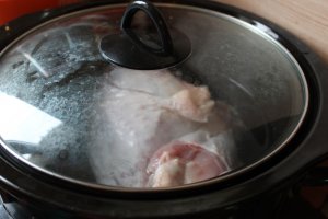 Supa din piept de curcan cu taitei de casa la slow cooker Crock Pot