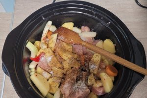 Cotlet de porc cu legume la slow cooker Crock Pot