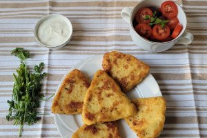 Aperitiv placintele din cartofi umplute cu cascaval, prajite