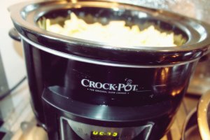 Fasole lata cu porc si sos de mustar la slow cooker Crock Pot