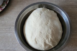 Paine cu cartofi coapta la vasul din ceramica Crock Pot