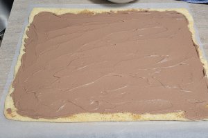 Desert rulada cu crema de ricotta si ciocolata