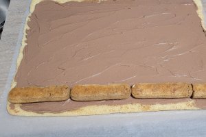 Desert rulada cu crema de ricotta si ciocolata