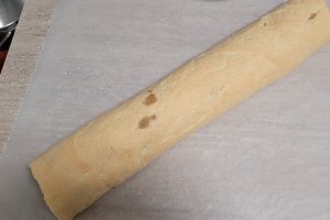 Desert rulada cu crema de ricotta si ciocolata
