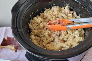 Paste cu pui si bacon in sos, la slow cooker Crock Pot