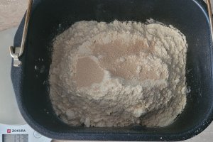 Paine cu seminte la vasul de ceramica Crock Pot