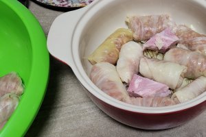 Sarmale cu varza dulce la vasul ceramic Crock Pot
