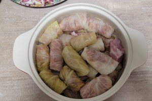 Sarmale cu varza dulce la vasul ceramic Crock Pot