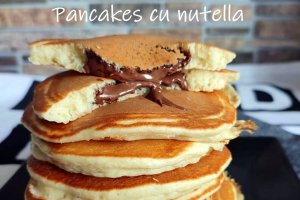 Desert pancakes umplute cu nutella