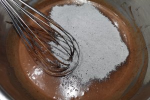 Desert negresa cu gem de gutui si branza