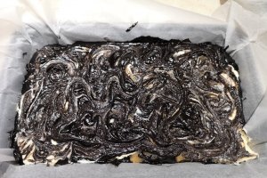 Desert negresa cu gem de gutui si branza