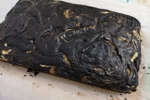 Desert negresa cu gem de gutui si branza