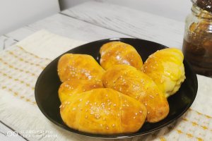Desert cornuri cu dulceata de smochine