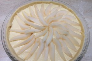 Desert tarta cu pere, mure si branza
