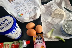 Aperitiv chec cu ton si branza de capra proaspata