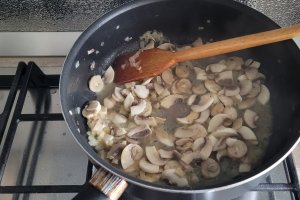 Escalop de porc cu ciuperci brune