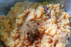 Desert prajitura cu gutui si crema cu lapte condensat caramelizat