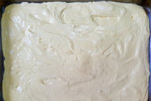 Desert prajitura cu gutui si crema cu lapte condensat caramelizat