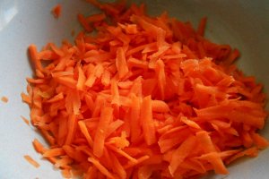 Farfalle cu legume inabusite si cascaval