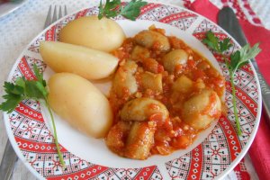 Mancare de ciuperci cu rosii