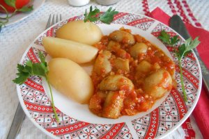 Mancare de ciuperci cu rosii