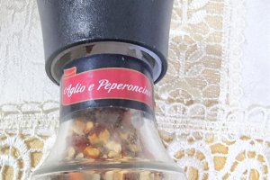 Ceafa de porc cu salvie si cartofi, la cuptor