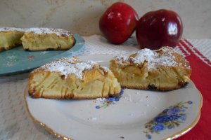Desert clafoutis cu mere si stafide