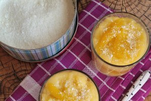 Desert la pahar cu cocos si mango