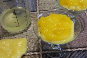 Desert la pahar cu cocos si mango