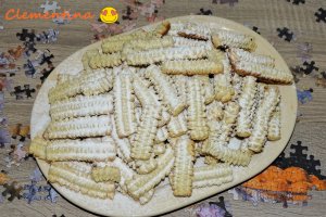 Desert biscuiti spritati sau biscuitii copilariei