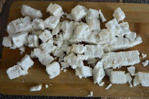 Salata de sfecla coapta cu branza de capra si nuci