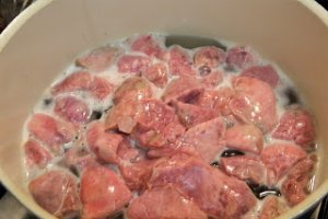 Tocanita din organe de miel cu mamaliguta