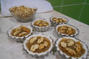 Desert cosulete cu mere si nuci