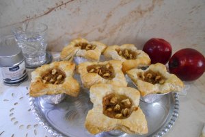 Desert cosulete cu mere si nuci