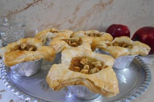 Desert cosulete cu mere si nuci