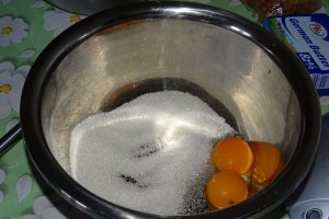 Desert melci cu crema de vanilie si stafide