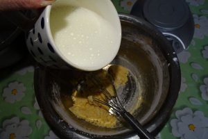 Desert melci cu crema de vanilie si stafide